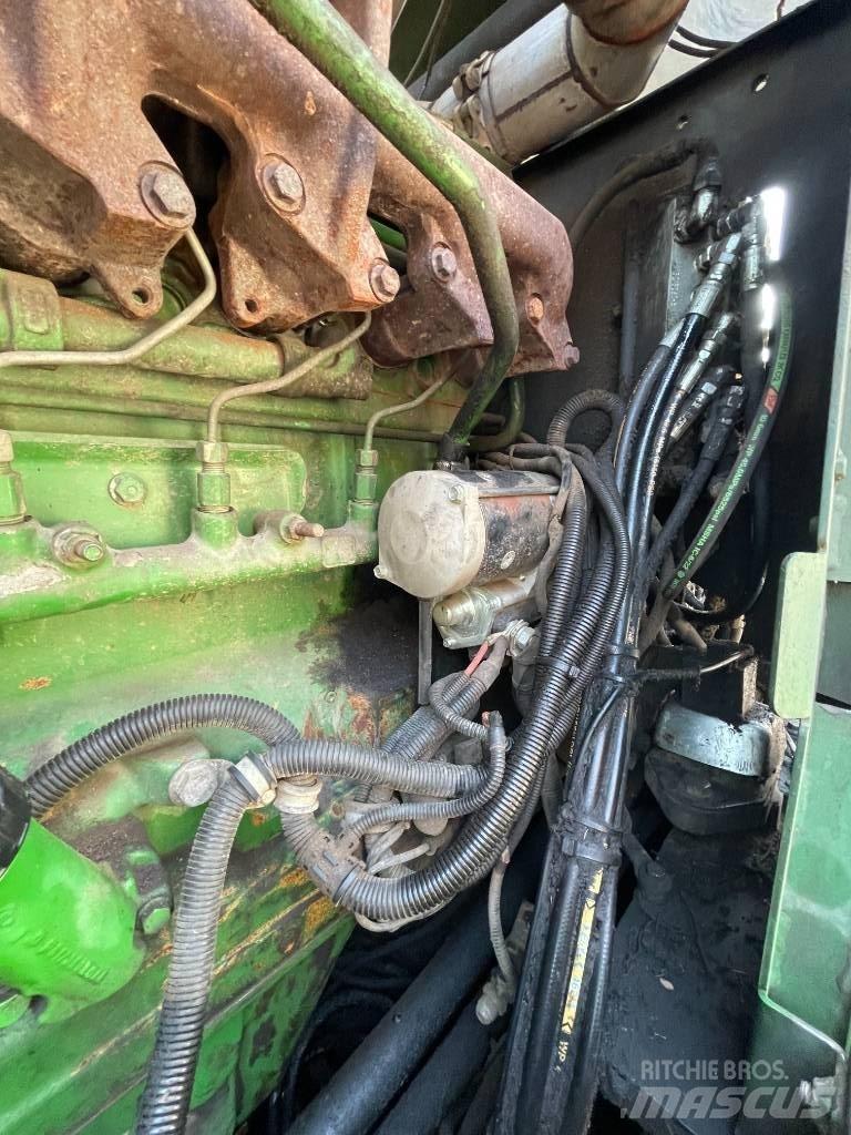 John Deere 1070E Harvester