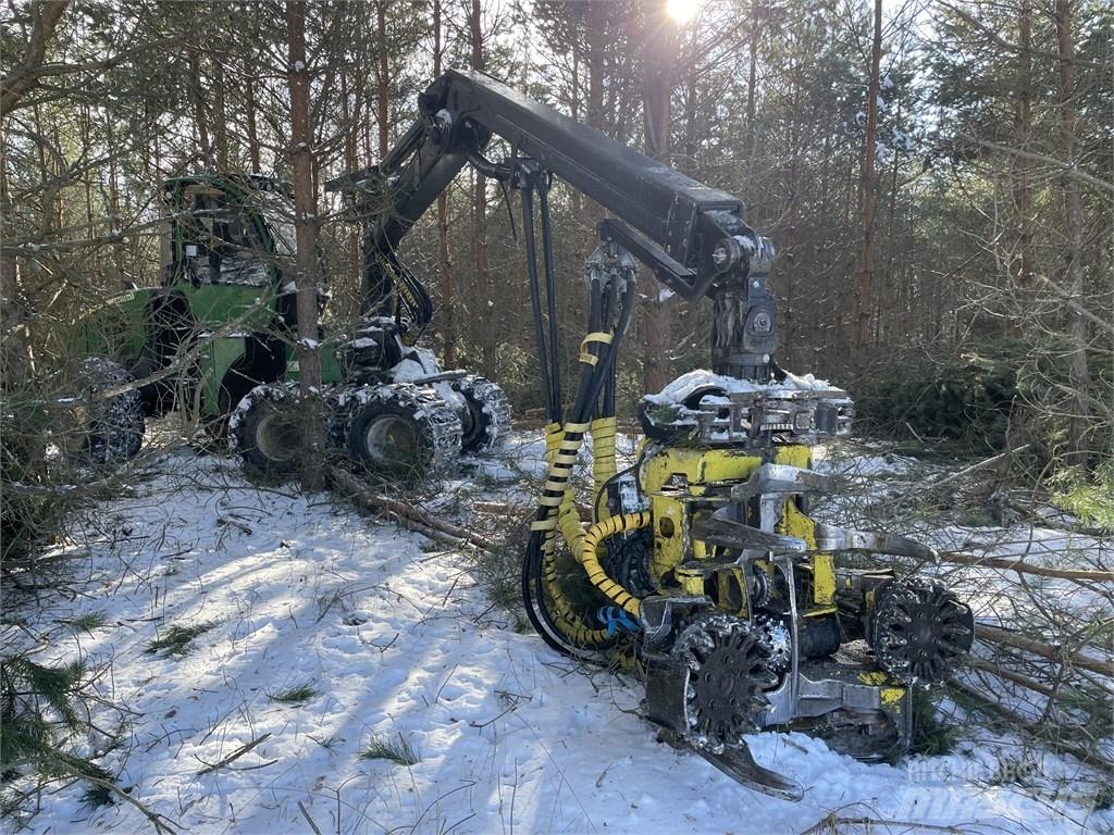 John Deere 1070E Harvester