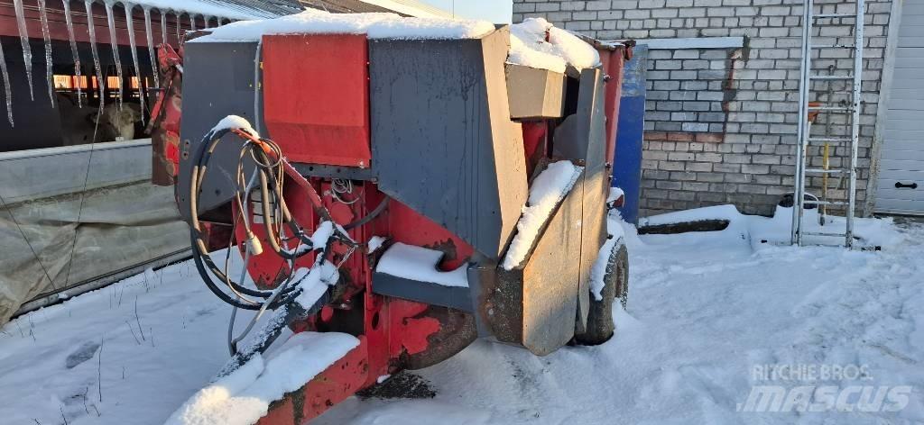 Kuhn Primor 3560 Ballenschredder, -schneider und -wickler