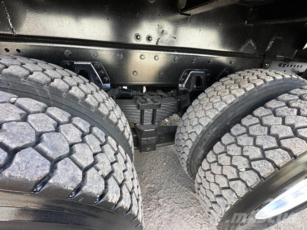 Freightliner 114 SD Saug- und Druckwagen