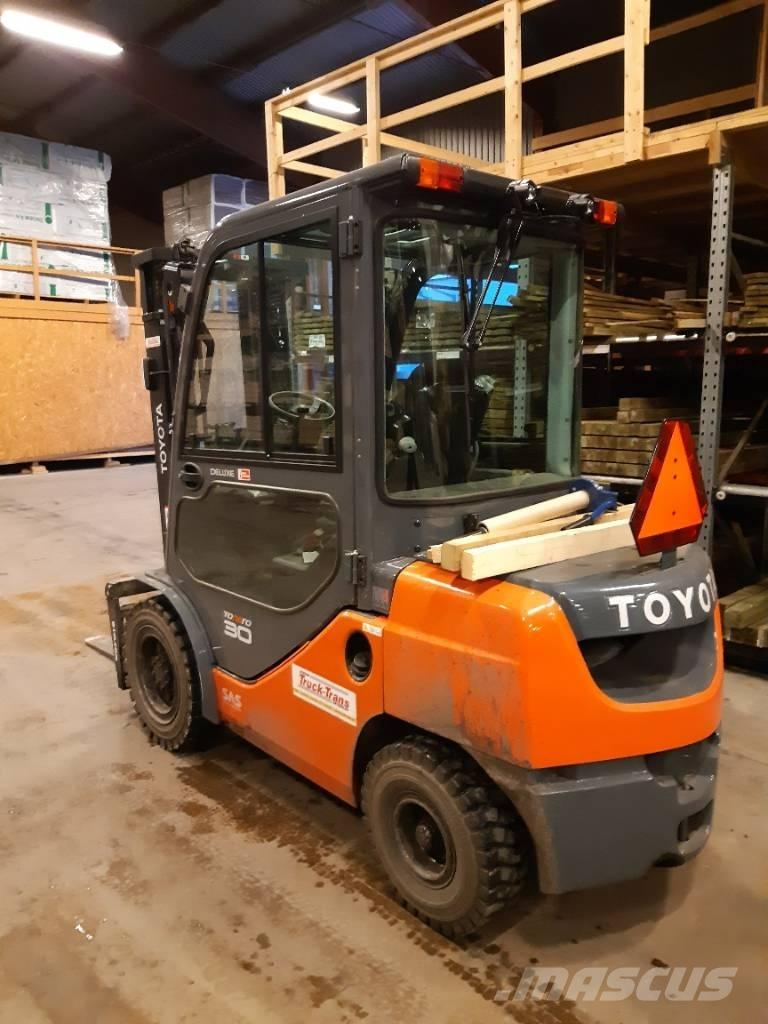 Toyota 02-8FDF30 Dieselstapler