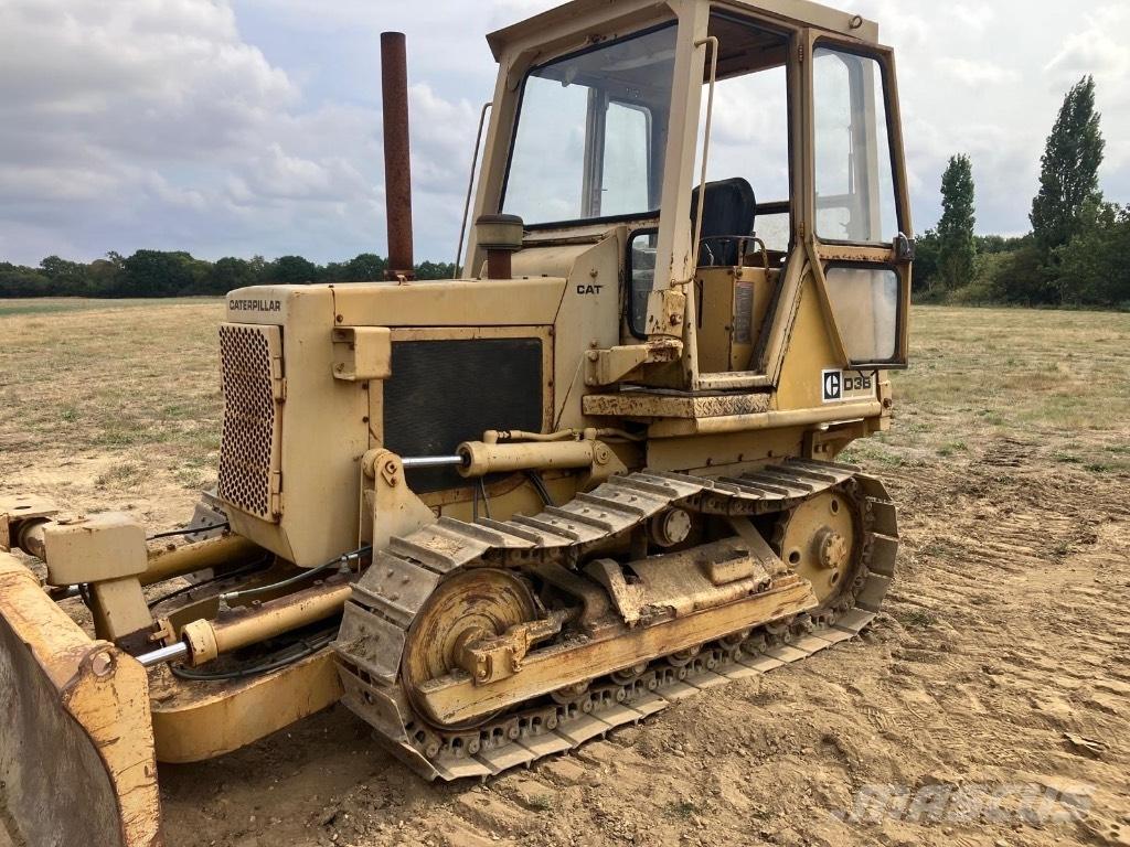 CAT D 3 B Bulldozer