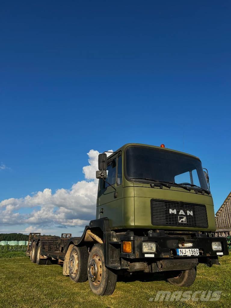 MAN 32.322 Holztransporter
