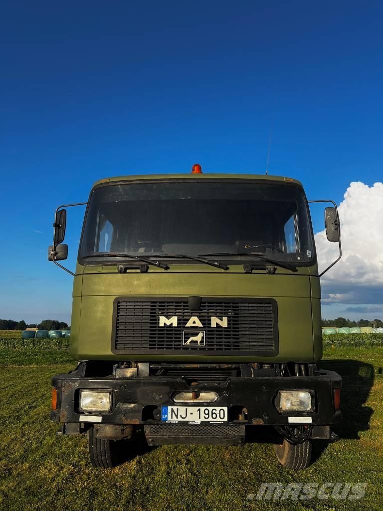 MAN 32.322 Holztransporter