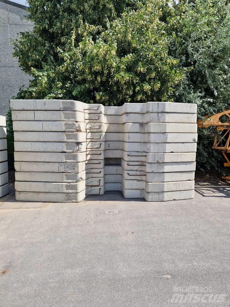 Potain IGO T 85 A Selbstaufrichtende Krane