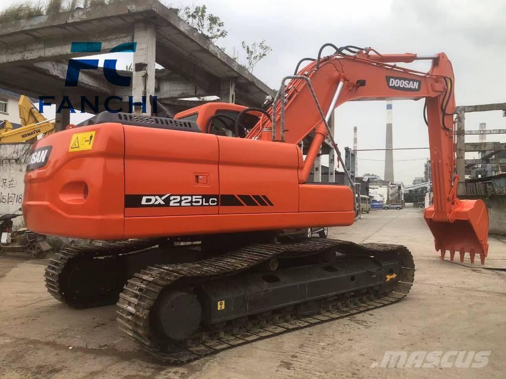 Doosan DX 225 LC Raupenbagger
