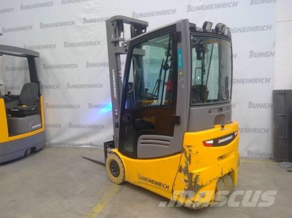 Jungheinrich EFG 215 Elektrostapler