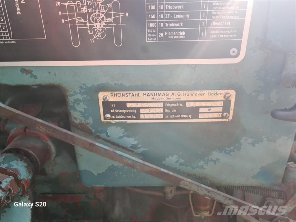 Hanomag R 324 SA Traktoren