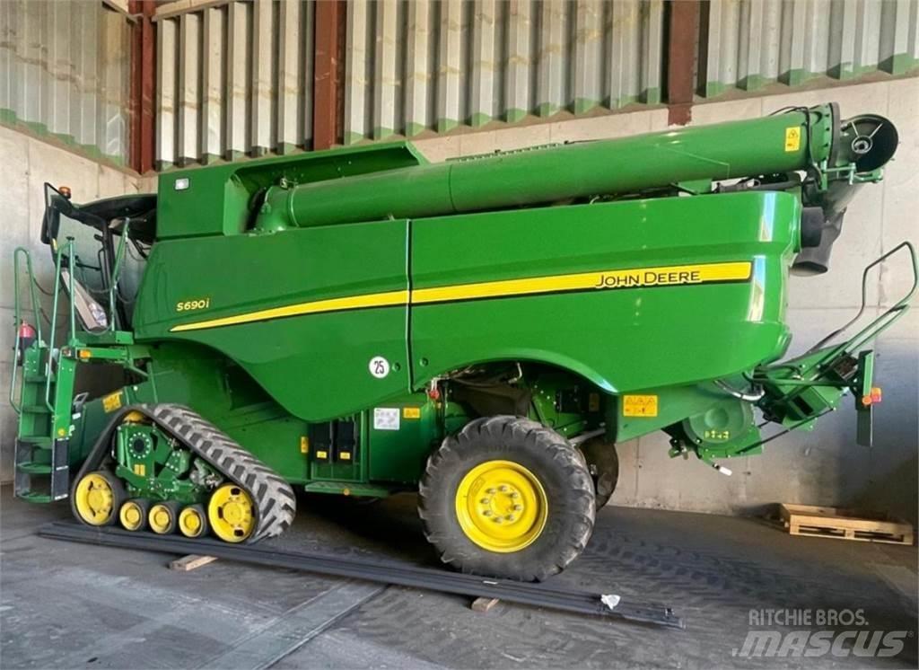 John Deere S690i Mähdrescher