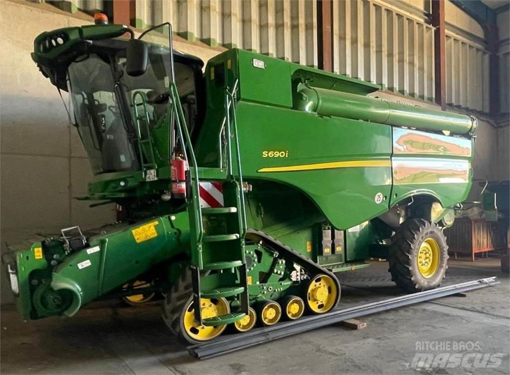 John Deere S690i Mähdrescher