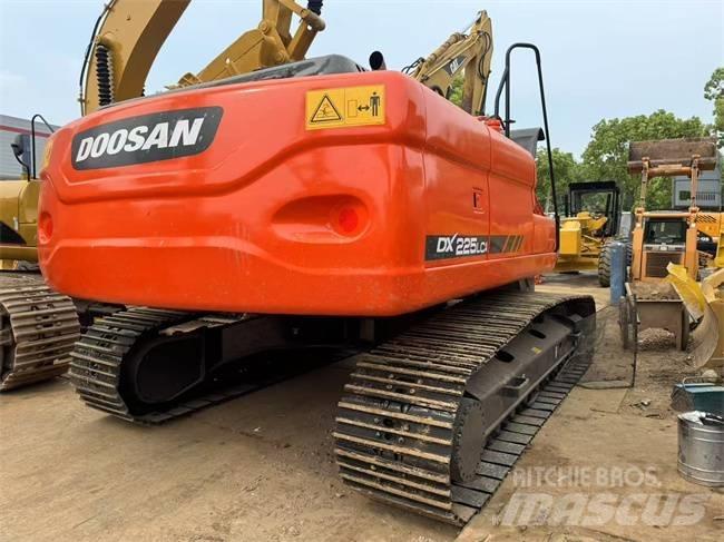 Doosan DX 225 LC Raupenbagger
