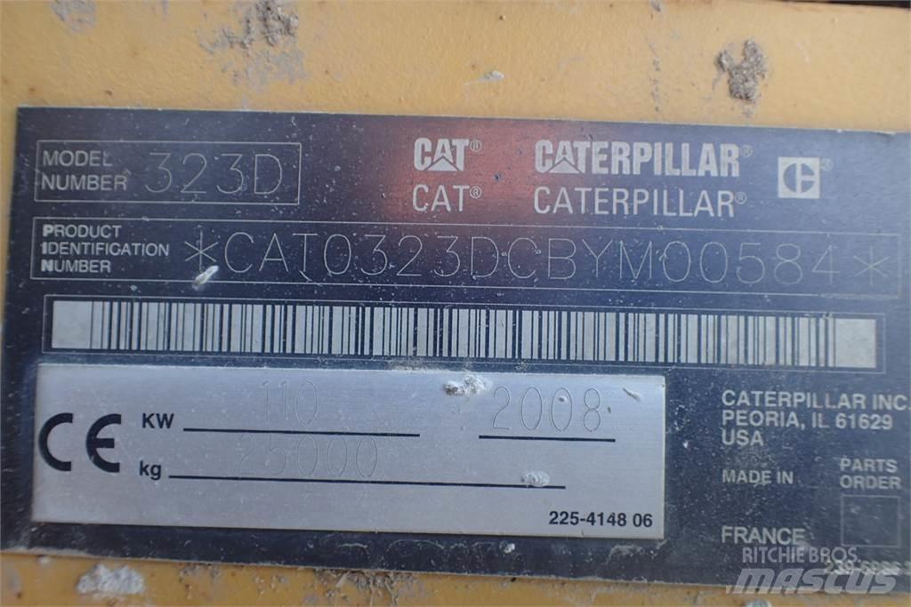 CAT 323D Traktoren
