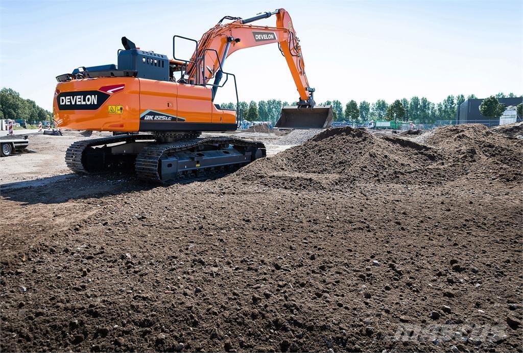 Develon DX225LC-7 Raupenbagger
