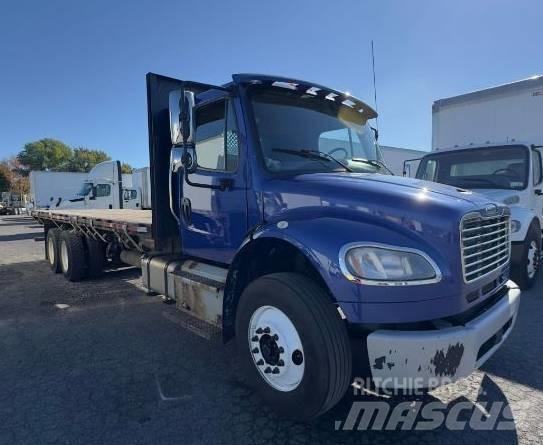Freightliner M 106 Pritschenwagen/Pritschenwagen mit Seitenklappe