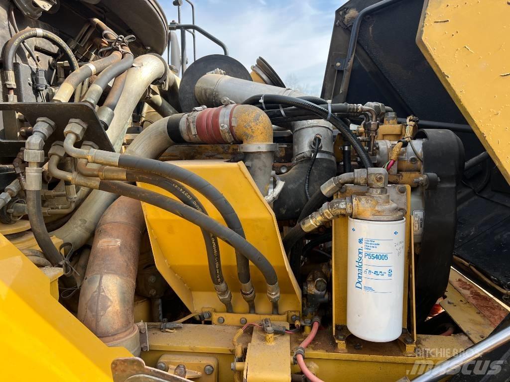 CAT 725 Dumper - Knickgelenk