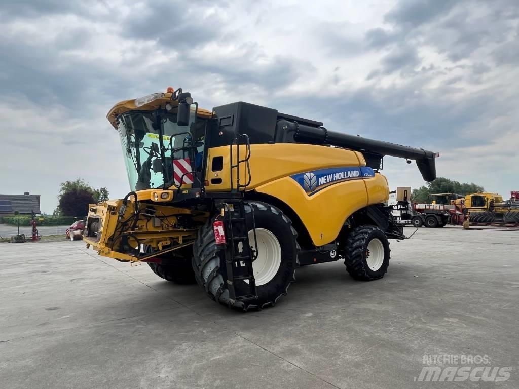 New Holland CR 9090 Mähdrescher