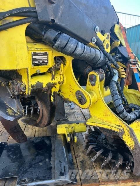 John Deere H414 Harvester