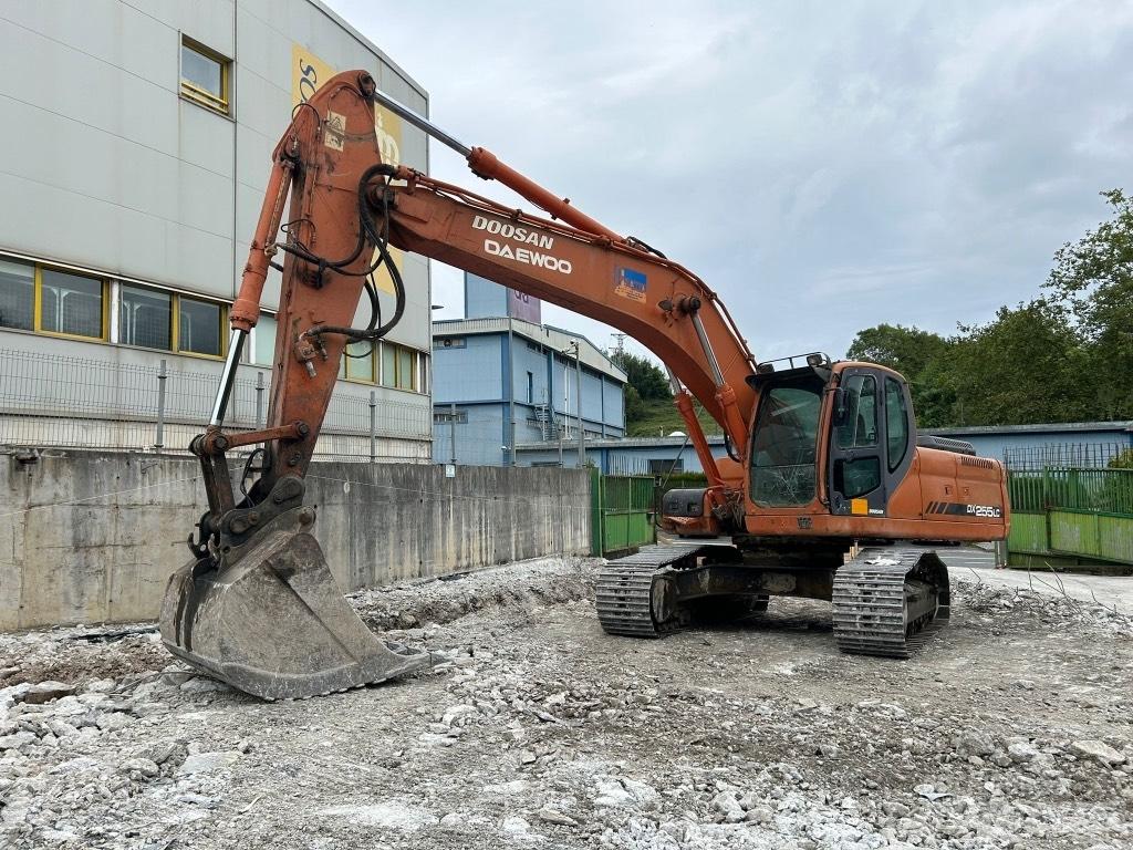 Doosan DX 255 LC Raupenbagger