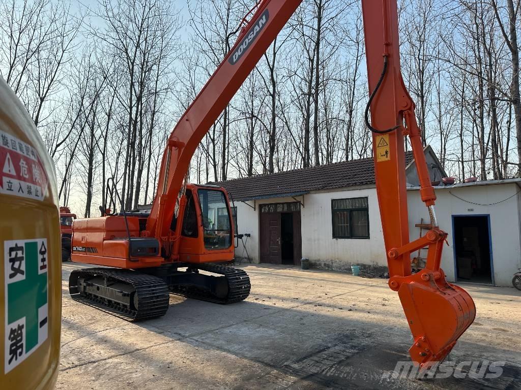 Doosan DX140 Raupenbagger