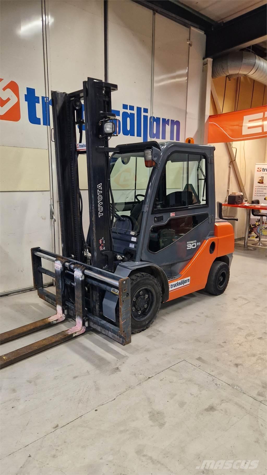 Toyota 8FDF30 Dieselstapler
