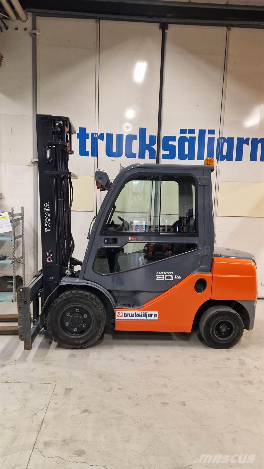 Toyota 8FDF30 Dieselstapler