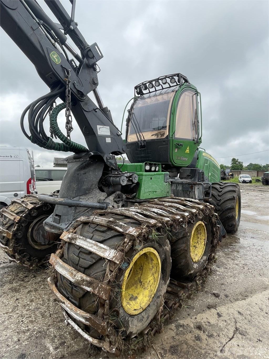 John Deere 1070 G Harvester