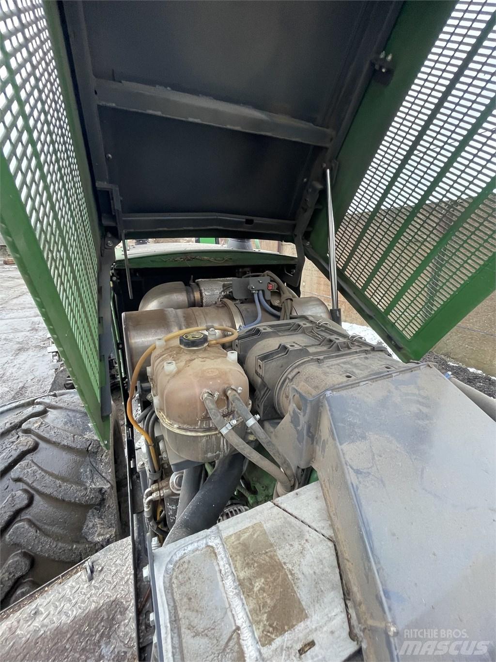 John Deere 1070 G Harvester
