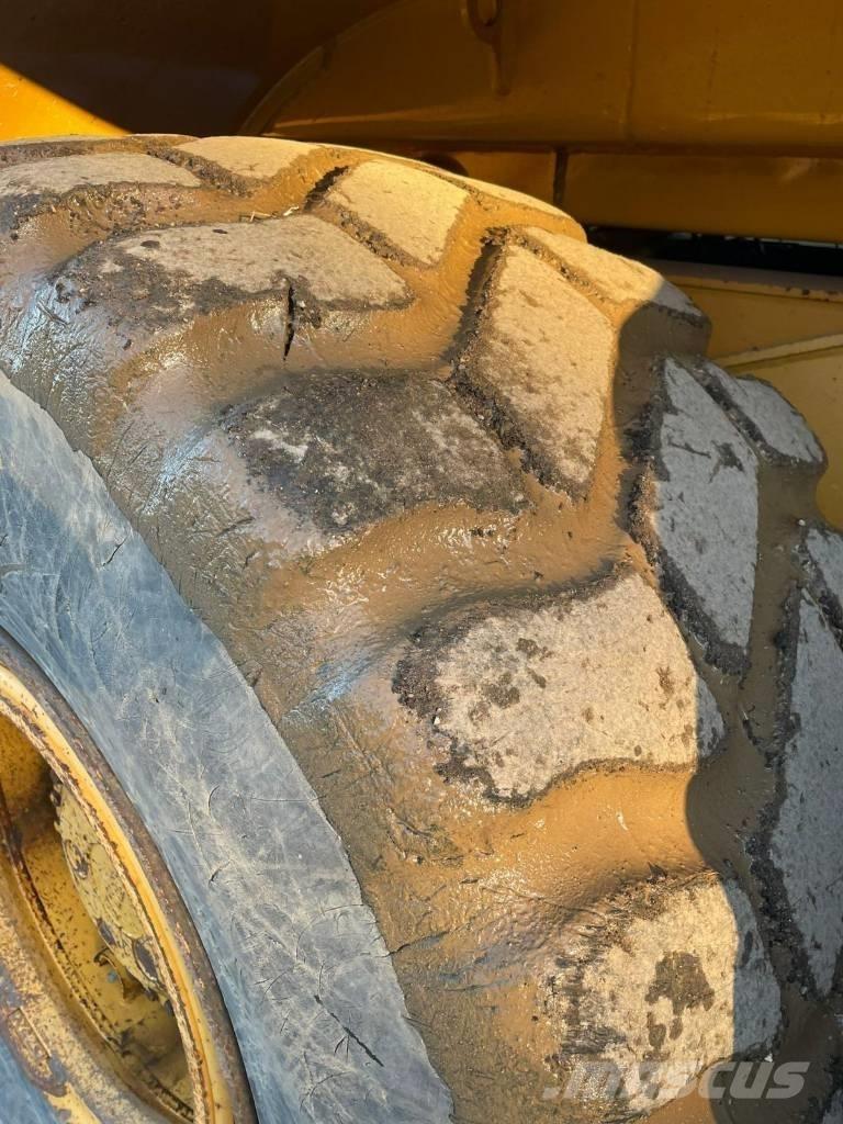Bell B 30 E Dumper - Knickgelenk
