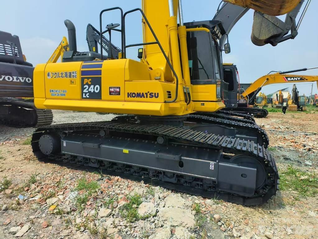 Komatsu PC 240-8 Midibagger  7t - 12t
