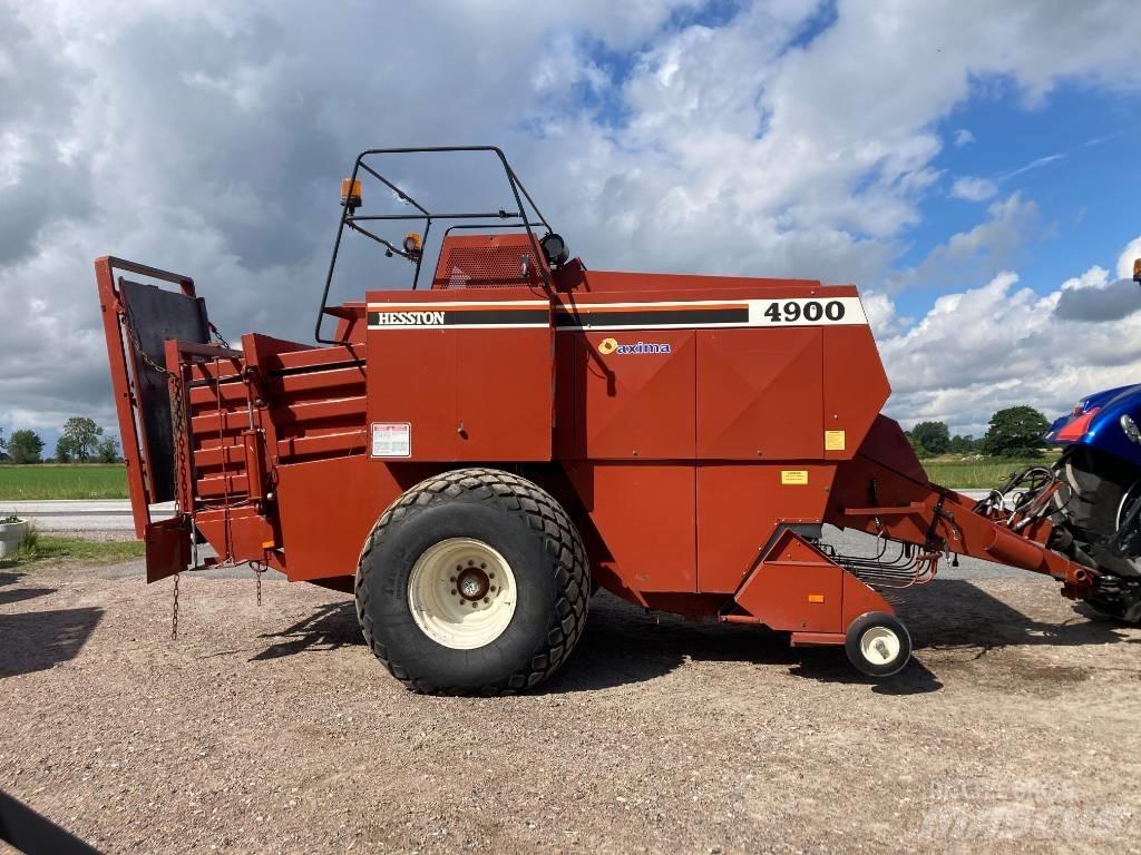 Hesston 4900 Quaderpressen