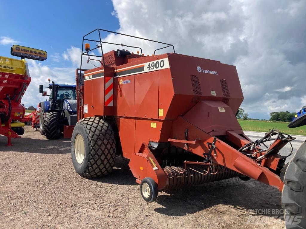 Hesston 4900 Quaderpressen