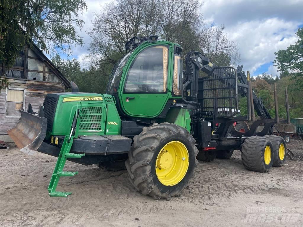 John Deere 1010 E Forwarder