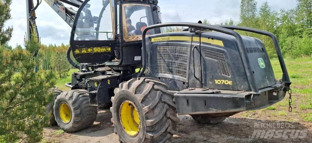 John Deere 1070 E Harvester