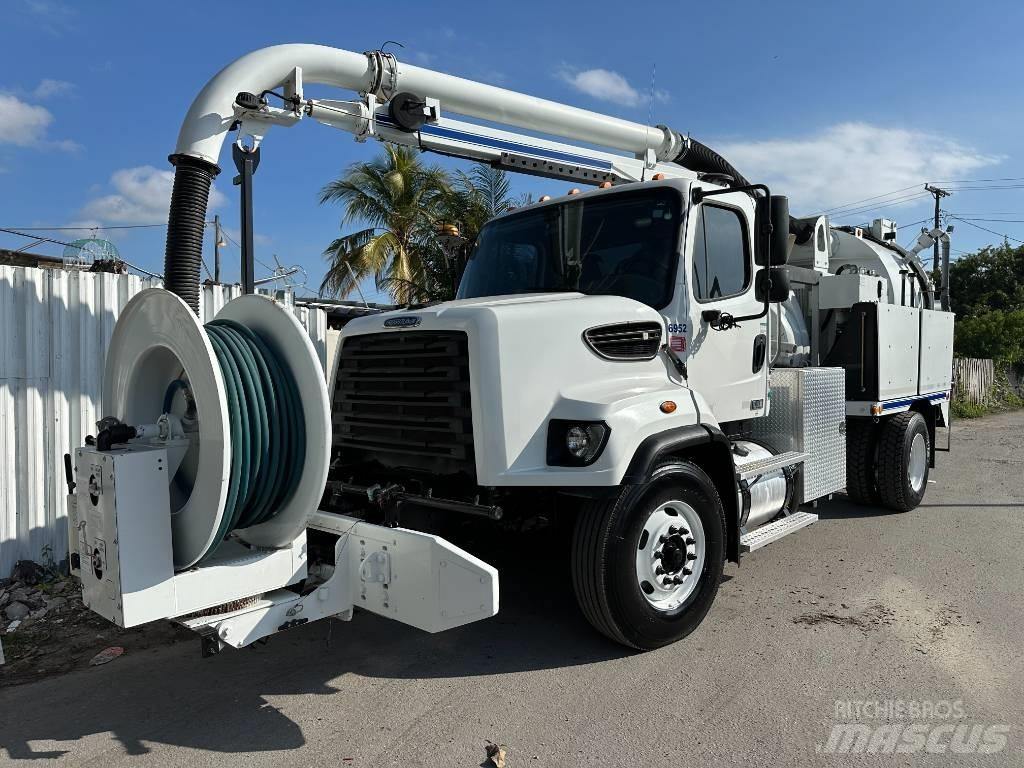 Freightliner 108 SD Saug- und Druckwagen