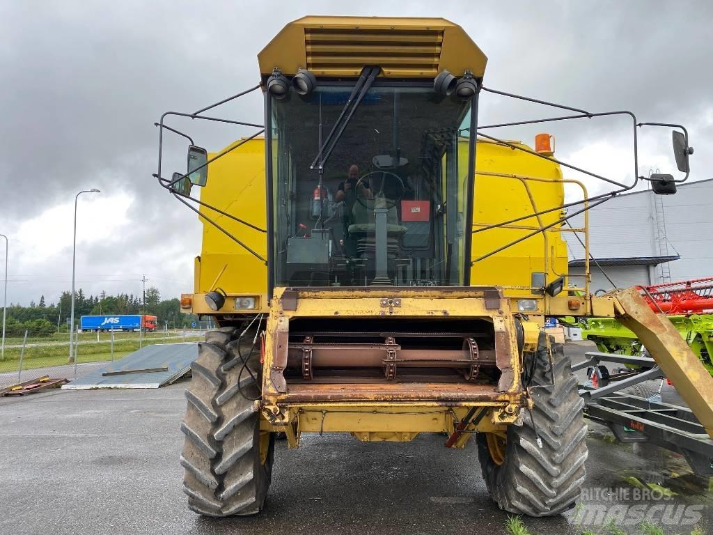 New Holland TF 46 Mähdrescher