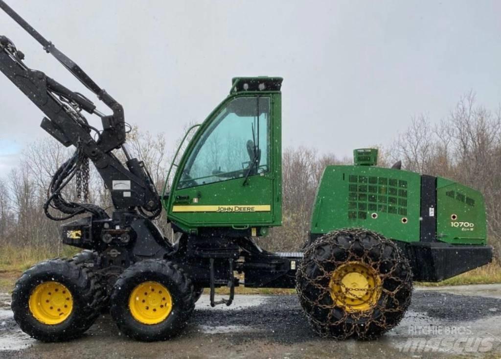 John Deere 1070 D Harvester