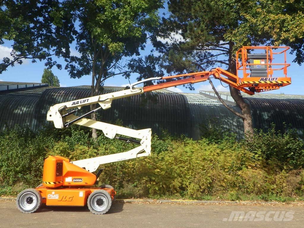 JLG E450AJ Gelenkteleskoparbeitsbühnen
