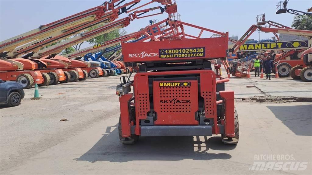 SkyJack 8841RT Scheren-Arbeitsbühnen