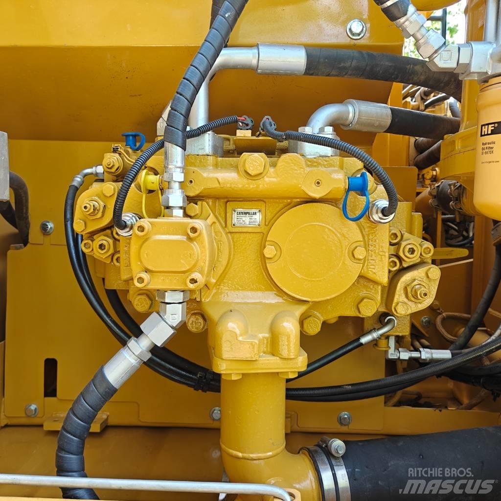 CAT 323D2L Raupenbagger