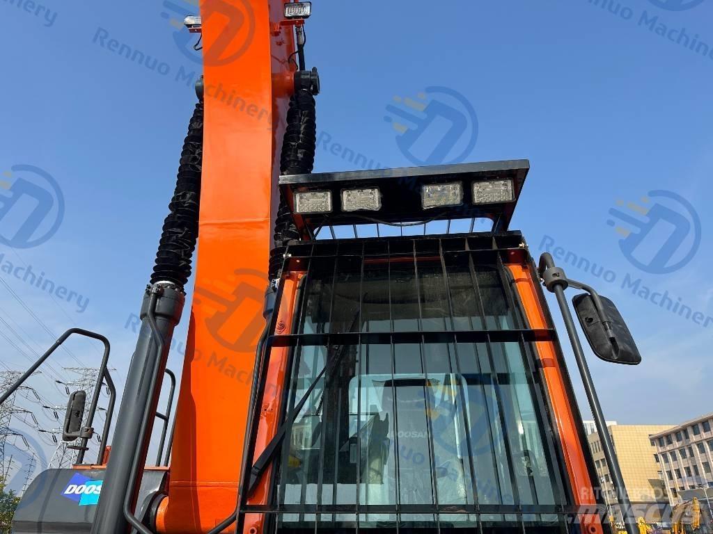 Doosan DX 300LC-9C Raupenbagger