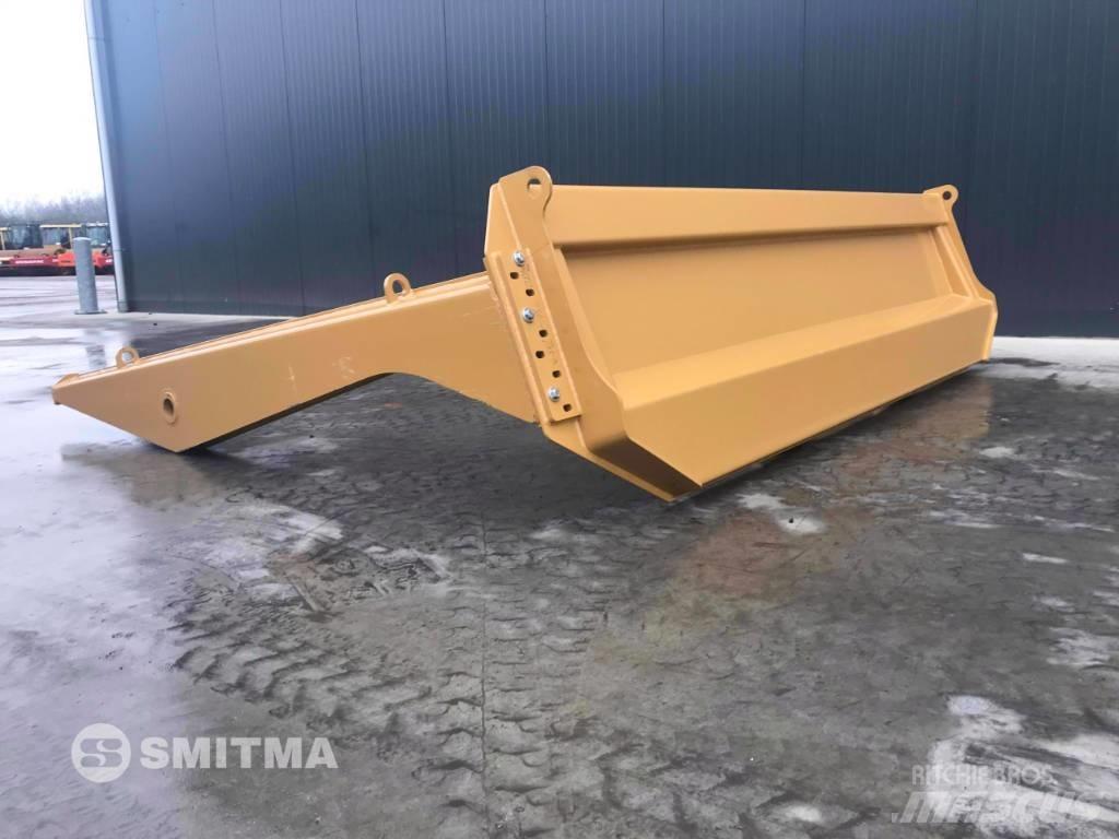 CAT 745C Heckklappe