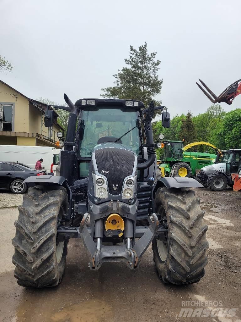 Valtra N 104 Traktoren
