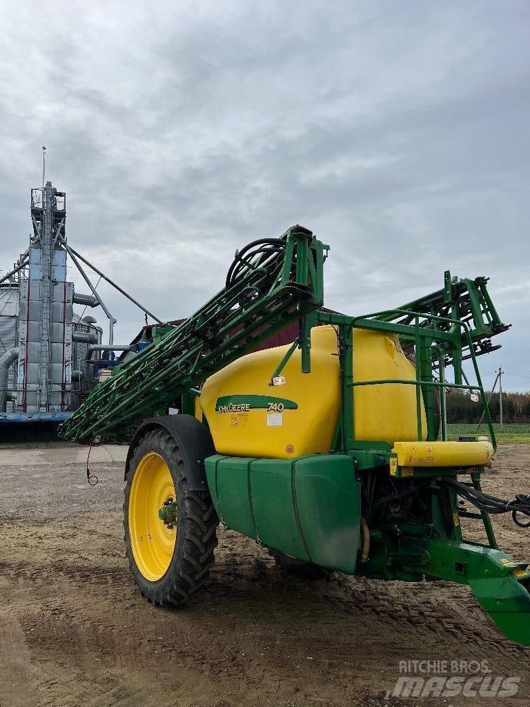 John Deere 740 Anhängespritzen