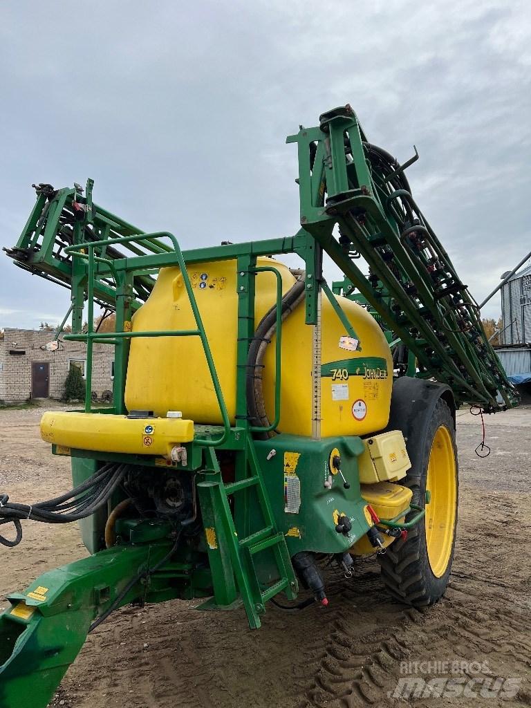 John Deere 740 Anhängespritzen