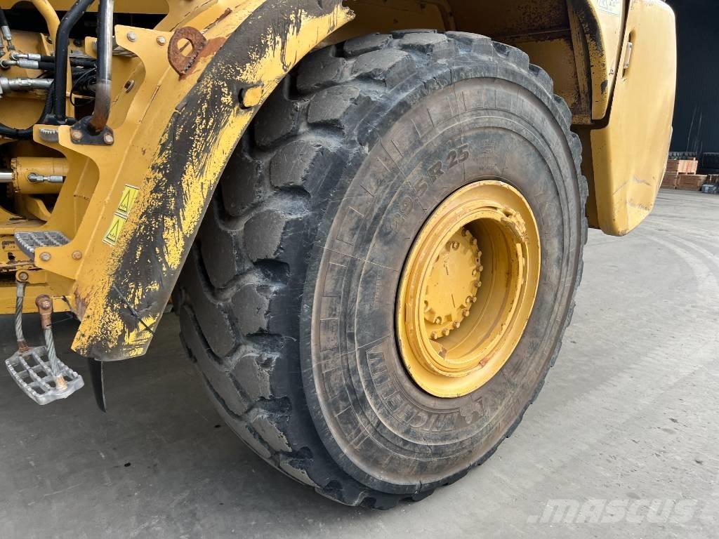 CAT 740 Dumper - Knickgelenk