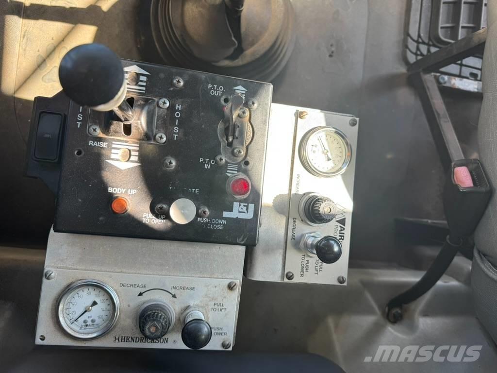 Mack GU813 Kipper
