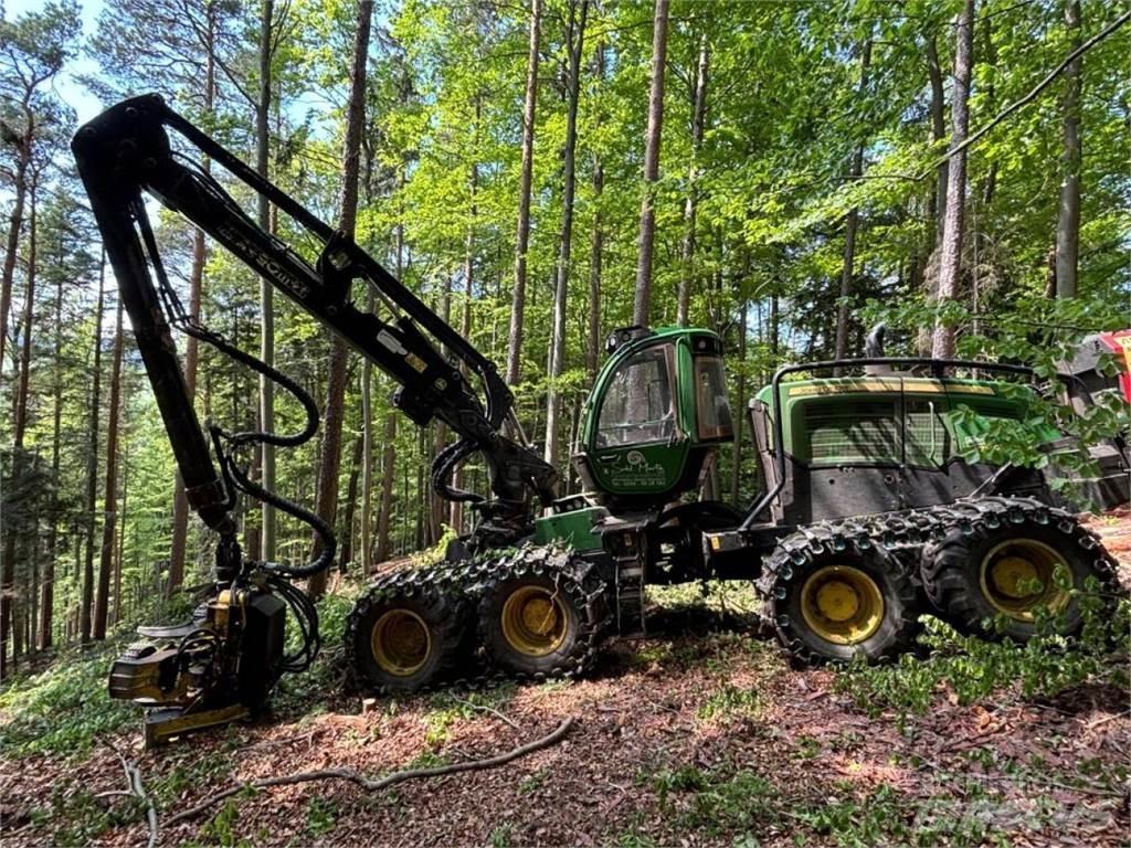 John Deere 1270 G Harvester