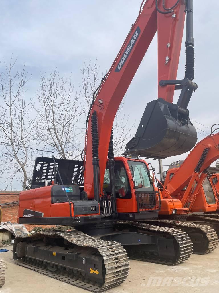 Doosan DX 225 Raupenbagger