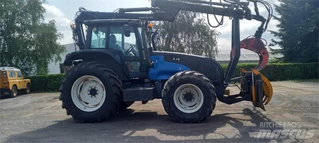 Valtra T130 Traktoren