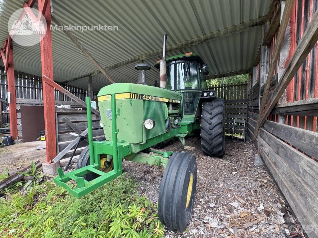 John Deere 4240 QR Traktoren
